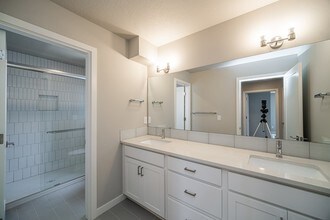 4054 SE Holgate Blvd-Unit -A in Portland, OR - Building Photo - Building Photo