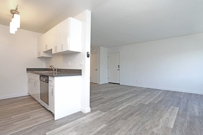 Metro 348 Apartments in San Leandro, CA - Building Photo - Interior Photo