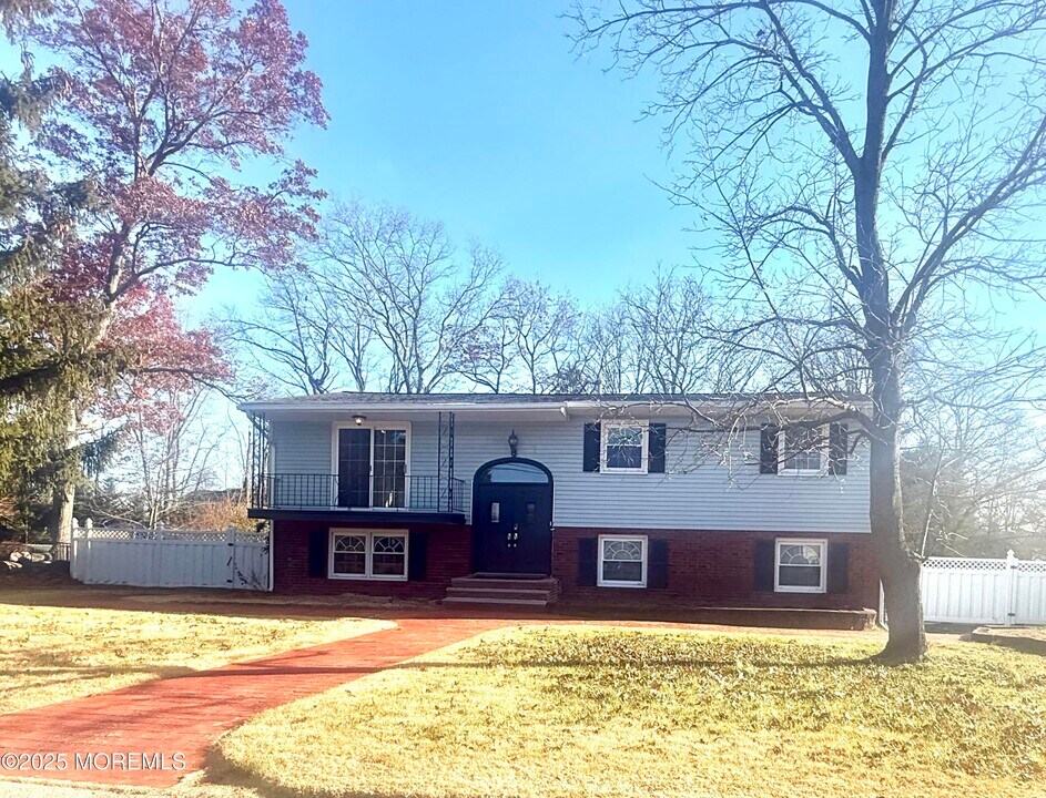 117 Greymoor Rd in Howell, NJ - Building Photo