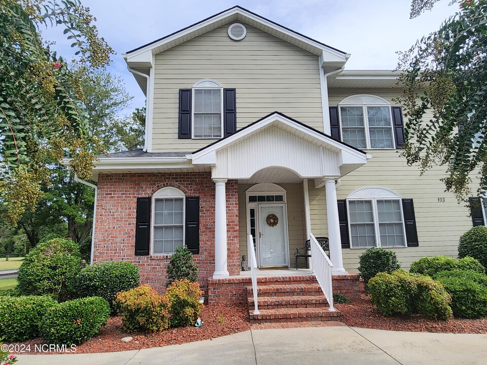 103 Crooked Gulley Cir-Unit -Apt 1 in Sunset Beach, NC - Foto de edificio