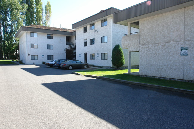 Sand Hill Apartments in Spokane, WA - Building Photo - Building Photo