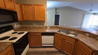 15337 Yale Dr in Clinton Township, MI - Building Photo - Building Photo