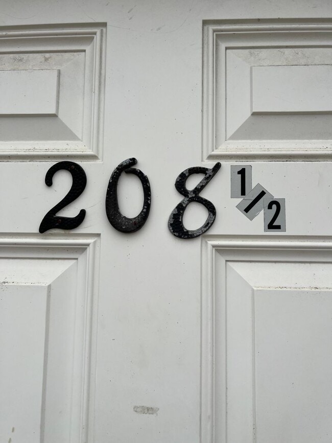 208 E Franklin St, Unit Apartment A in Bloomfield, IA - Building Photo - Building Photo