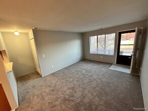 24056 Middlebelt Rd in Farmington Hills, MI - Building Photo - Building Photo