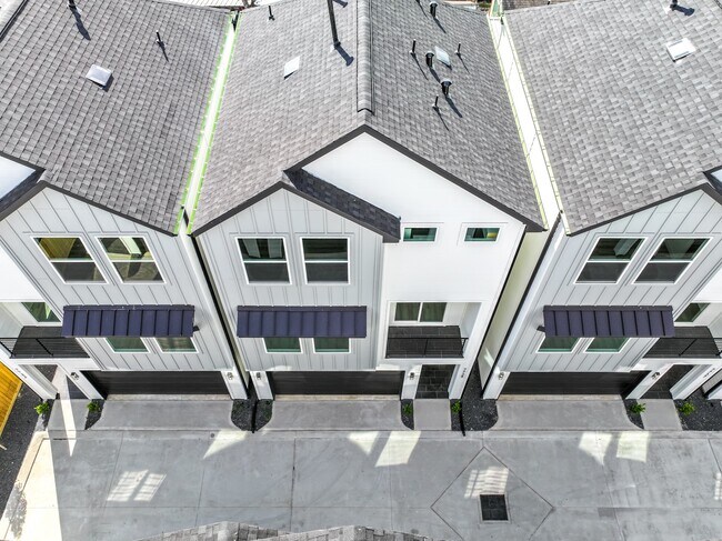 7735 Hammerly Blvd in Houston, TX - Building Photo - Building Photo