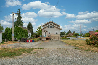 2201 Highland Ave in Everett, WA - Building Photo - Building Photo