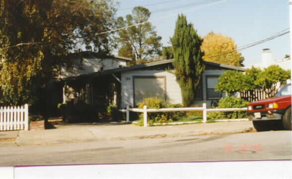 180 Harrison Ave in Redwood City, CA - Building Photo - Building Photo