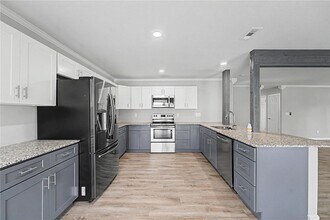 1404 W Pine St in Rogers, AR - Building Photo - Building Photo