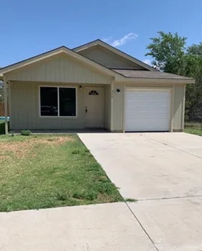 property at 717 E Tulane St