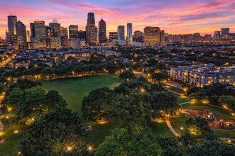 3105 San Jacinto St in Dallas, TX - Foto de edificio - Building Photo