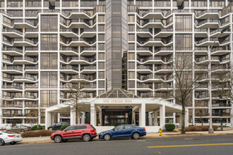 The Atrium in Arlington, VA - Foto de edificio - Building Photo