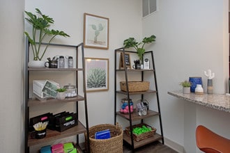 The District on Apache in Tempe, AZ - Foto de edificio - Interior Photo