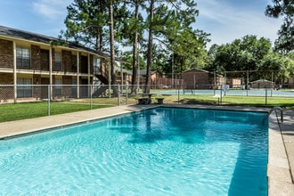 Fox Hill Apartments in Baton Rouge, LA - Building Photo - Building Photo