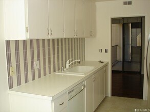 152 Lombard St in San Francisco, CA - Building Photo - Building Photo