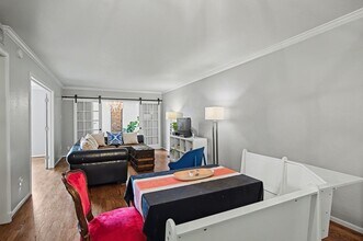 7575 Katy Fwy in Houston, TX - Building Photo - Building Photo