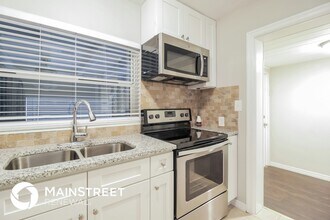 1609 Pinewood Dr in Orlando, FL - Building Photo - Building Photo