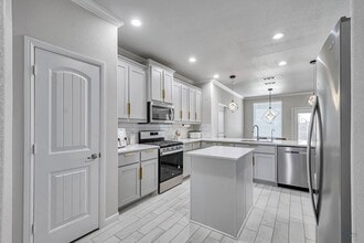 6104 Bobwhite Rd in Midland, TX - Building Photo - Building Photo
