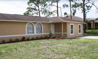 18250 Apple Rd in Ft. Myers, FL - Building Photo