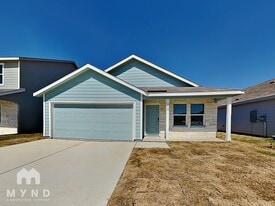 332 Pacific Waters in Seguin, TX - Building Photo