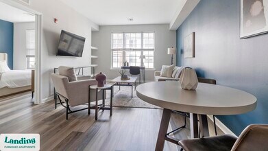 302 Constitution Ave, Unit B9-308 in Bayonne, NJ - Foto de edificio - Building Photo