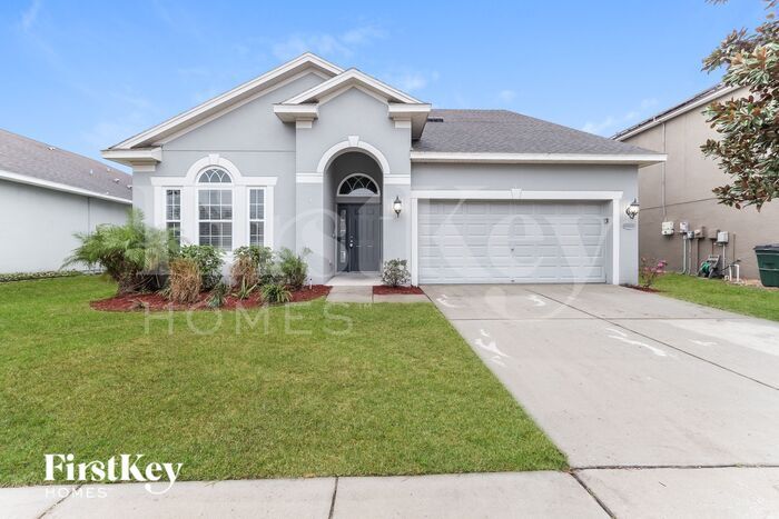 30544 Annadale Dr in Wesley Chapel, FL - Foto de edificio