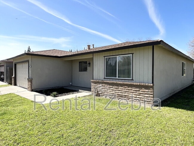 3257 Phoenix Way in Merced, CA - Building Photo - Building Photo