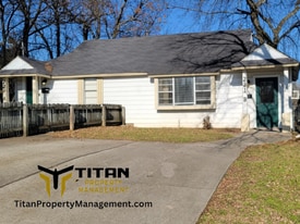 221 Magnolia in Benton, AR - Building Photo