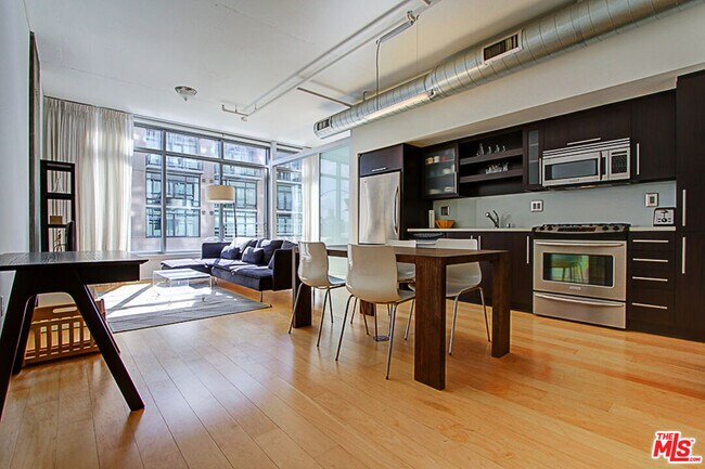 property at 1100 S Hope St