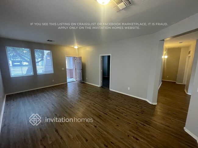 9526 W Minnezona Ave in Phoenix, AZ - Foto de edificio - Building Photo