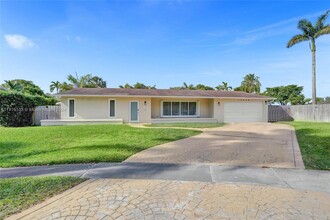 10470 NW 21st St in Pembroke Pines, FL - Building Photo - Building Photo