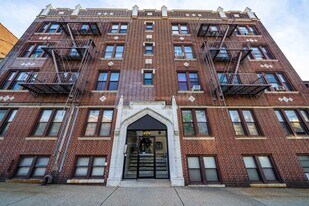 179 Manhattan Ave, Unit BR in Jersey City, NJ - Building Photo