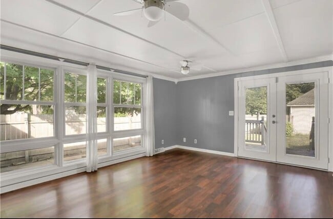 property at 1902 Thompson St