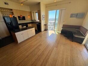 488 E Ocean Blvd, Unit 417 in Long Beach, CA - Building Photo - Building Photo