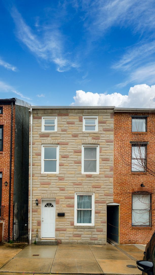 property at 1213 S Clinton St