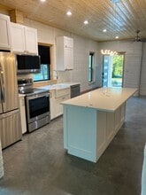 308 N Ave C in Shiner, TX - Building Photo - Building Photo