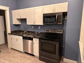 14720 Detroit Ave in Lakewood, OH - Foto de edificio - Building Photo