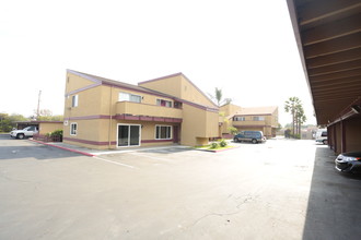 Alta Marina Apartments in Oceanside, CA - Building Photo - Building Photo