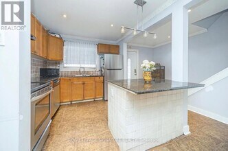 19 Gatsby Square in Brampton, ON - Building Photo - Building Photo