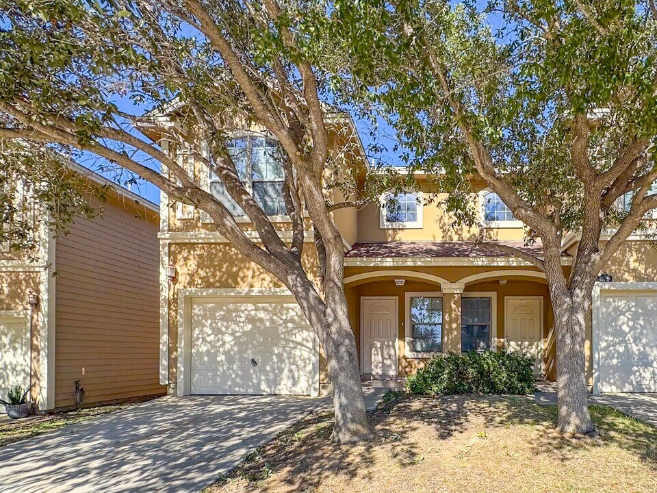 4248 Dorel Dr in Laredo, TX - Foto de edificio