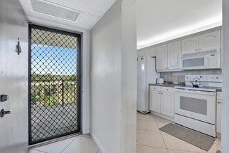 14 Royal Palm Way in Boca Raton, FL - Building Photo - Building Photo