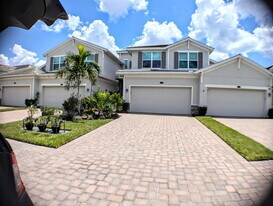 923 Tidewater Shores Loop in Bradenton, FL - Building Photo