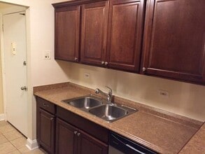 600 Trace Dr, Unit 105 in Buffalo Grove, IL - Building Photo - Building Photo