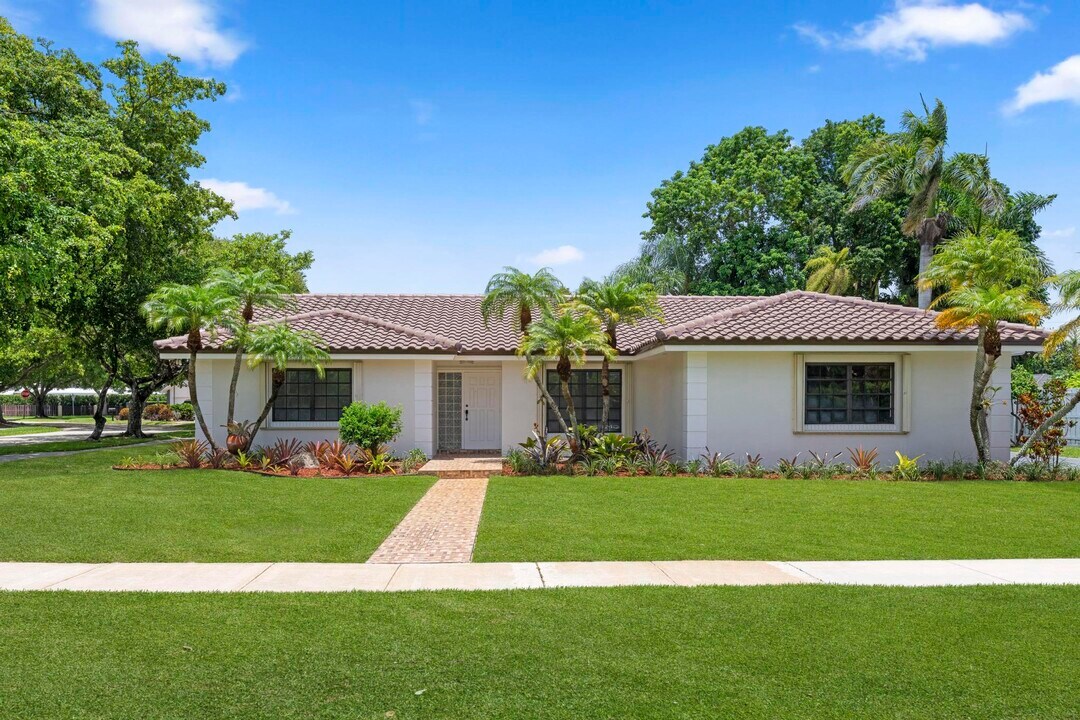 8355 SW 82nd Terrace in Miami, FL - Building Photo