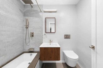 60 Fulton St in New York, NY - Building Photo - Building Photo
