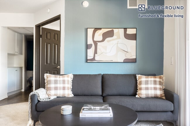 10989 Bluffside Dr in Los Angeles, CA - Building Photo - Building Photo