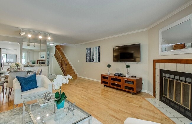 1303 Victoria Ter in Sunnyvale, CA - Foto de edificio - Building Photo