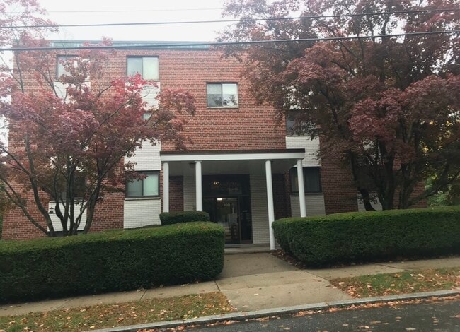 100 Grand View Ave, Unit 4B in Quincy, MA - Foto de edificio - Building Photo