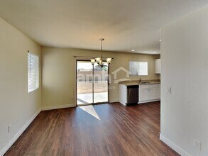 15009 W Sky Hawk Wy, Unit 2-232 in Surprise, AZ - Foto de edificio - Building Photo