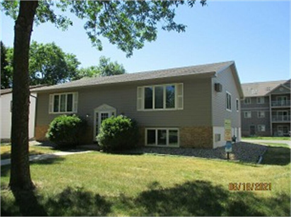 149 E Welcome Ave, Unit 4 in Mankato, MN - Building Photo
