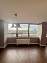 5701 N Sheridan Rd, Unit 18L in Chicago, IL - Building Photo - Building Photo